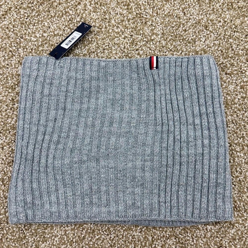 Tommy Hilfiger Gray Knit Neck Warmer / Snood – New with Tags